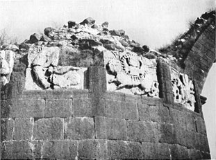 Jeziret Ibn 'Umar, reliefs on bridge