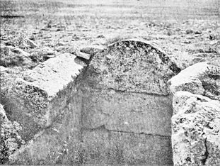 Tomb near Yazi Keui