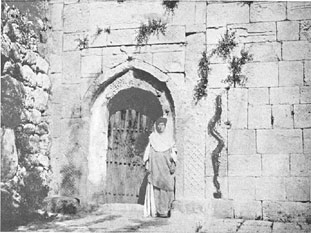 The Khatun at the door of Sheikh 'Adi